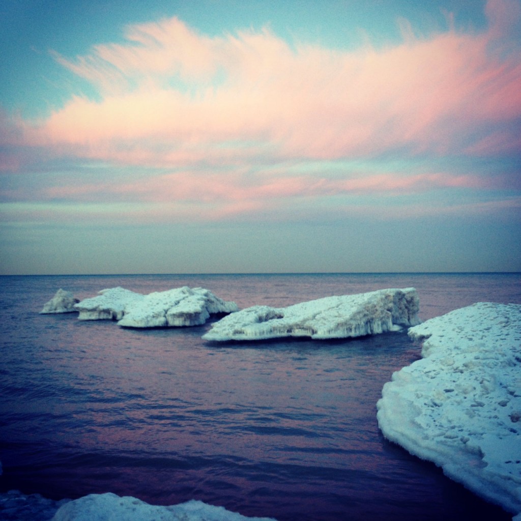 An evening (4pm) at the Glencoe Beach...sorta looks like the artic.